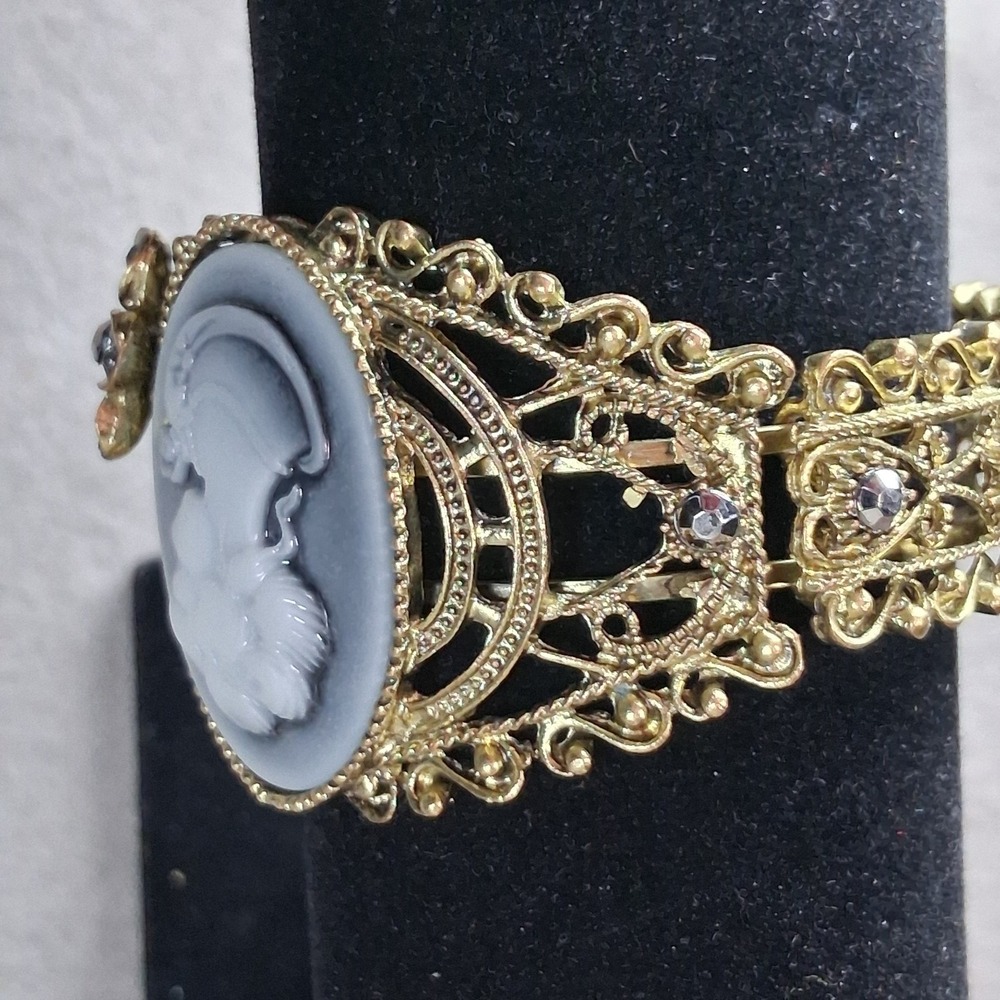Vintage Style Gray Cameo Jewelry Set - Modern Victorian Revival Cuff & Brooch - Picture 5 of 16